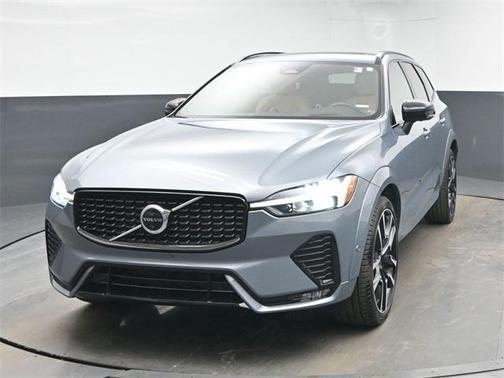 2023 Volvo XC60 B5 Ultimate Dark Theme