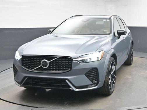 2023 Volvo XC60 B5 Ultimate Dark Theme