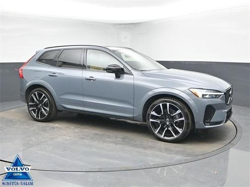 2023 Volvo XC60 B5 Ultimate Dark Theme