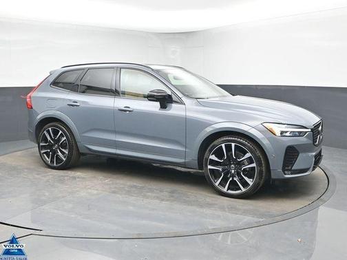 2023 Volvo XC60 B5 Ultimate Dark Theme