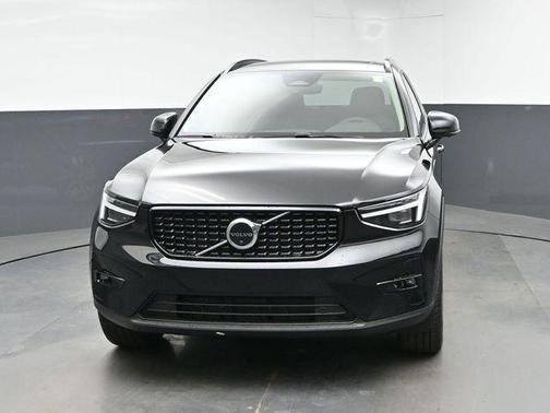Onyx Black 2026 Volvo XC40 B5 Plus