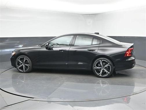 2024 Volvo S60 B5 Plus Black Edition