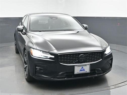 2024 Volvo S60 B5 Plus Black Edition