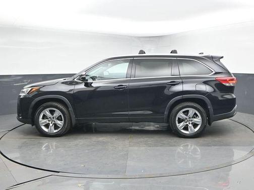 Black 2017 Toyota Highlander
