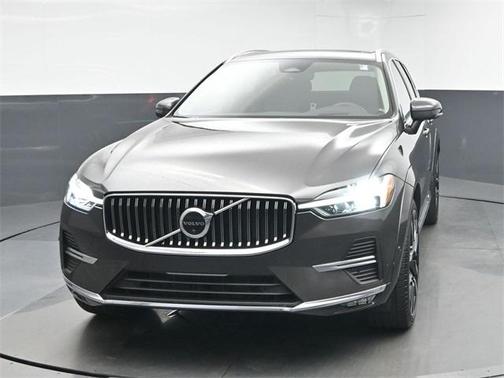 2023 Volvo XC60 B5 Ultimate Bright Theme