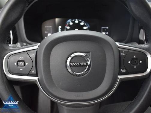 Photo 2 of 40 of 2019 Volvo S60 T5 Momentum