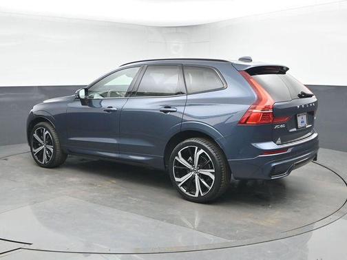 2023 Volvo XC60 B5 Ultimate Dark Theme