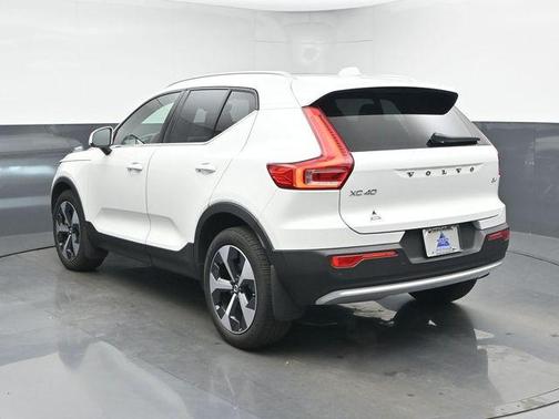 2023 Volvo XC40 B4 Plus Bright Theme