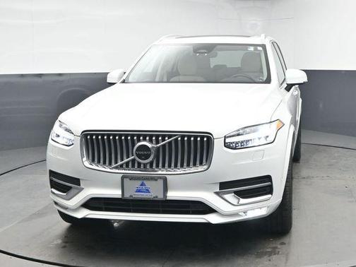 2023 Volvo XC90 B5 Plus