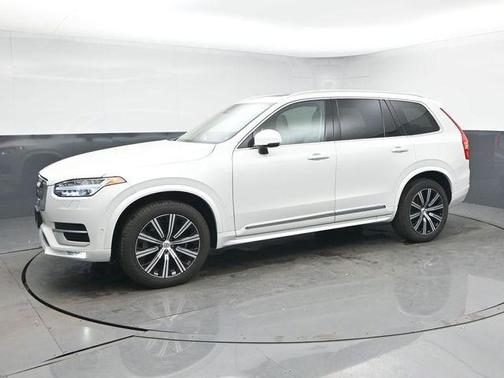 2023 Volvo XC90 B5 Plus