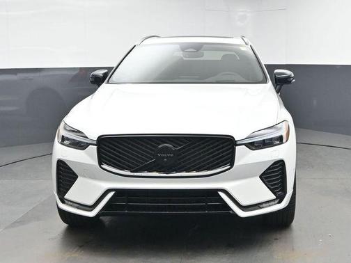 2026 Volvo XC60 B5 Ultra Black Edition