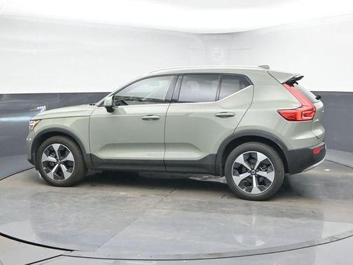 2023 Volvo XC40 B5 Plus Bright Theme