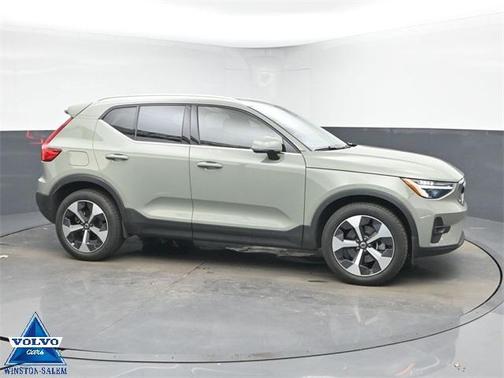 2023 Volvo XC40 B5 Plus Bright Theme