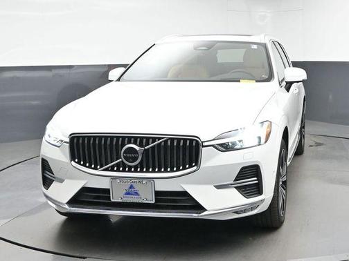 Crystal White 2023 Volvo XC60 B5 Ultimate Bright Theme