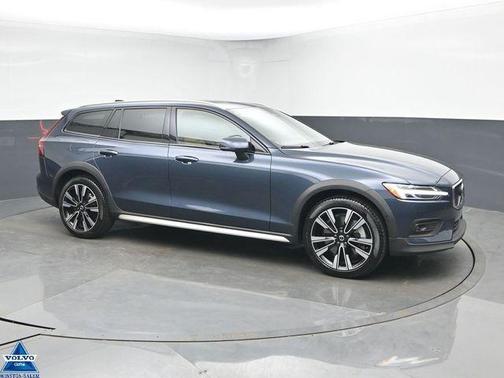 2025 Volvo V60 Cross Country B5 Ultra