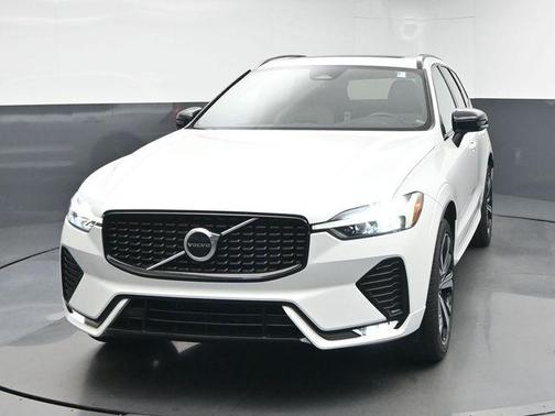 2022 Volvo XC60 B6 R-Design