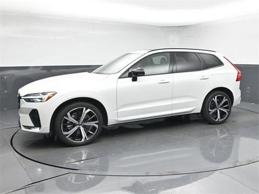 2022 Volvo XC60 B6 R-Design
