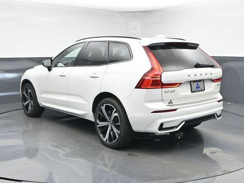 2022 Volvo XC60 B6 R-Design