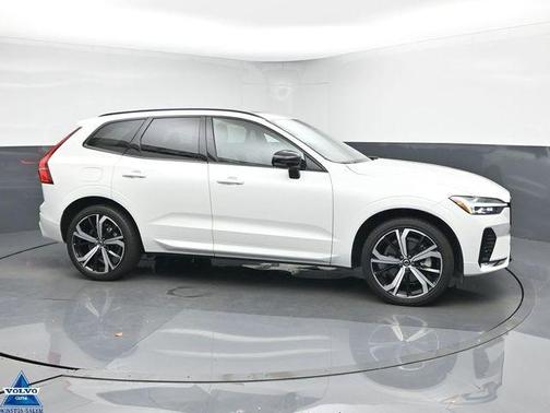 2022 Volvo XC60 B6 R-Design