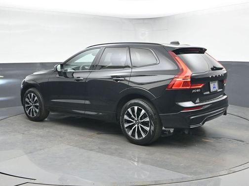 Onyx Black 2024 Volvo XC60 B5 Plus Dark Theme