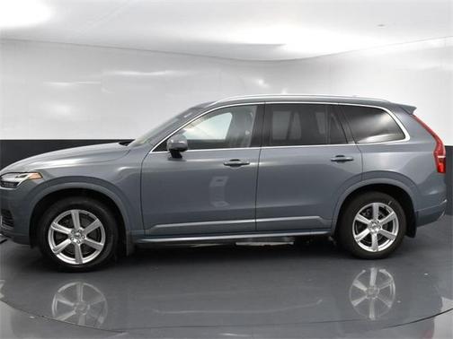 Photo 4 of 46 of 2020 Volvo XC90 T6 Momentum 7 Passenger