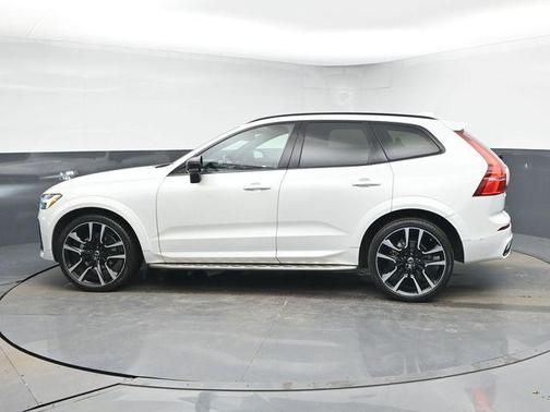 2023 Volvo XC60 B5 Ultimate Dark Theme