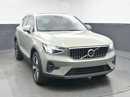 Sage Green Metallic 2023 Volvo XC40 B5 Plus Bright Theme