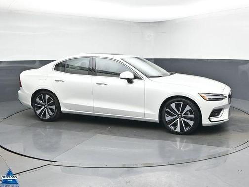 2023 Volvo S60 B5 Ultimate Bright Theme