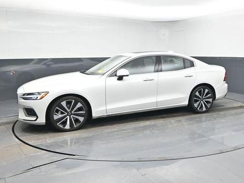 2023 Volvo S60 B5 Ultimate Bright Theme