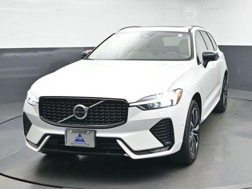 2023 Volvo XC60 B5 Plus Dark Theme
