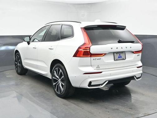 2023 Volvo XC60 B5 Plus Dark Theme