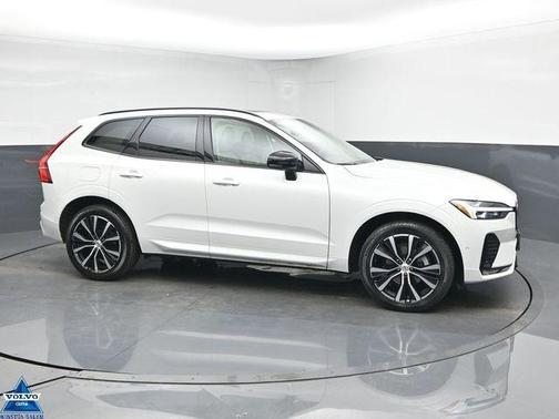 2023 Volvo XC60 B5 Plus Dark Theme
