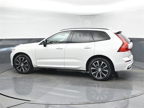 2023 Volvo XC60 B5 Plus Dark Theme