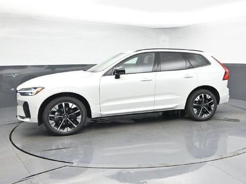 Crystal White 2027 Volvo XC60 B5 PLUS