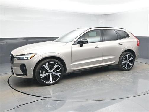 2023 Volvo XC60 B5 Ultimate Dark Theme