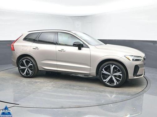 2023 Volvo XC60 B5 Ultimate Dark Theme