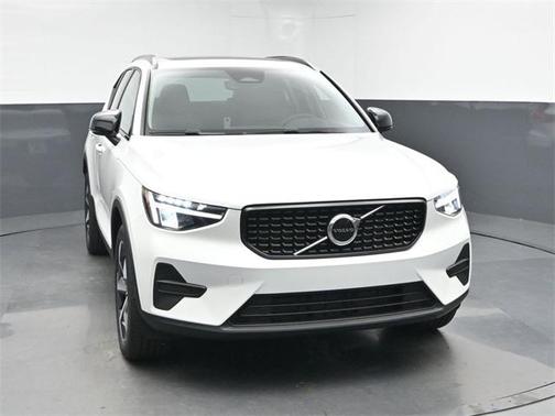 2026 Volvo XC40 B5 Core