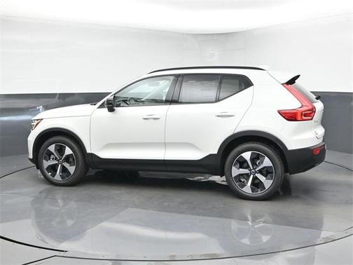 2026 Volvo XC40 B5 Core