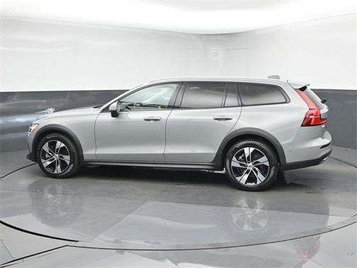 2024 Volvo V60 Cross Country B5 Plus