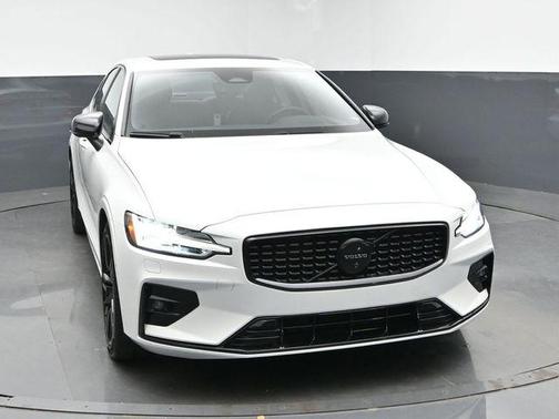 Crystal White 2024 Volvo S60 B5 Plus Black Edition