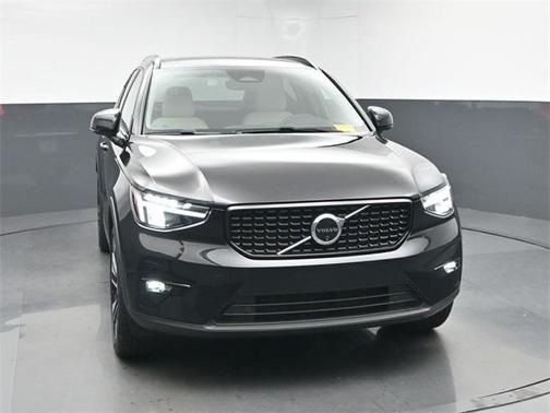 2024 Volvo XC40 B5 Plus Dark Theme