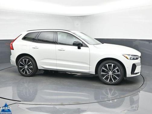 2023 Volvo XC60 B5 Plus Dark Theme