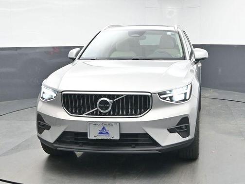 Silver 2023 Volvo XC40 B5 Ultimate Bright Theme