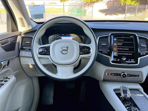 2022 Volvo XC90 Recharge Plug-In Hybrid T8 Inscription 6 Passenger