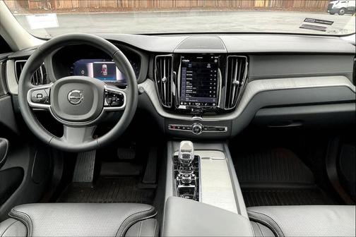 2025 Volvo XC60 B5 Ultra