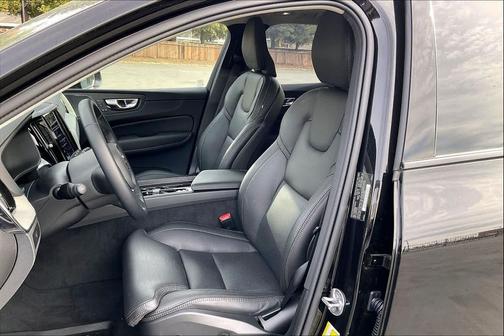 2025 Volvo XC60 B5 Ultra