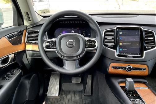 2024 Volvo XC90 Recharge Plug-In Hybrid T8 Plus Bright Theme 7-Seater