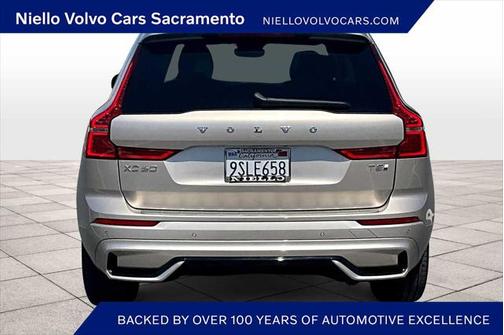 2025 Volvo XC60 Plug-In Hybrid T8 Plus