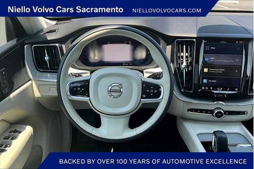 2025 Volvo XC60 Plug-In Hybrid T8 Plus