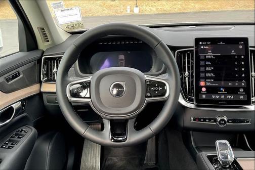 2025 Volvo XC90 B5 Plus 6-Seater